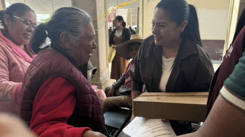 Entrega de apoyos funcionales y medicamentos